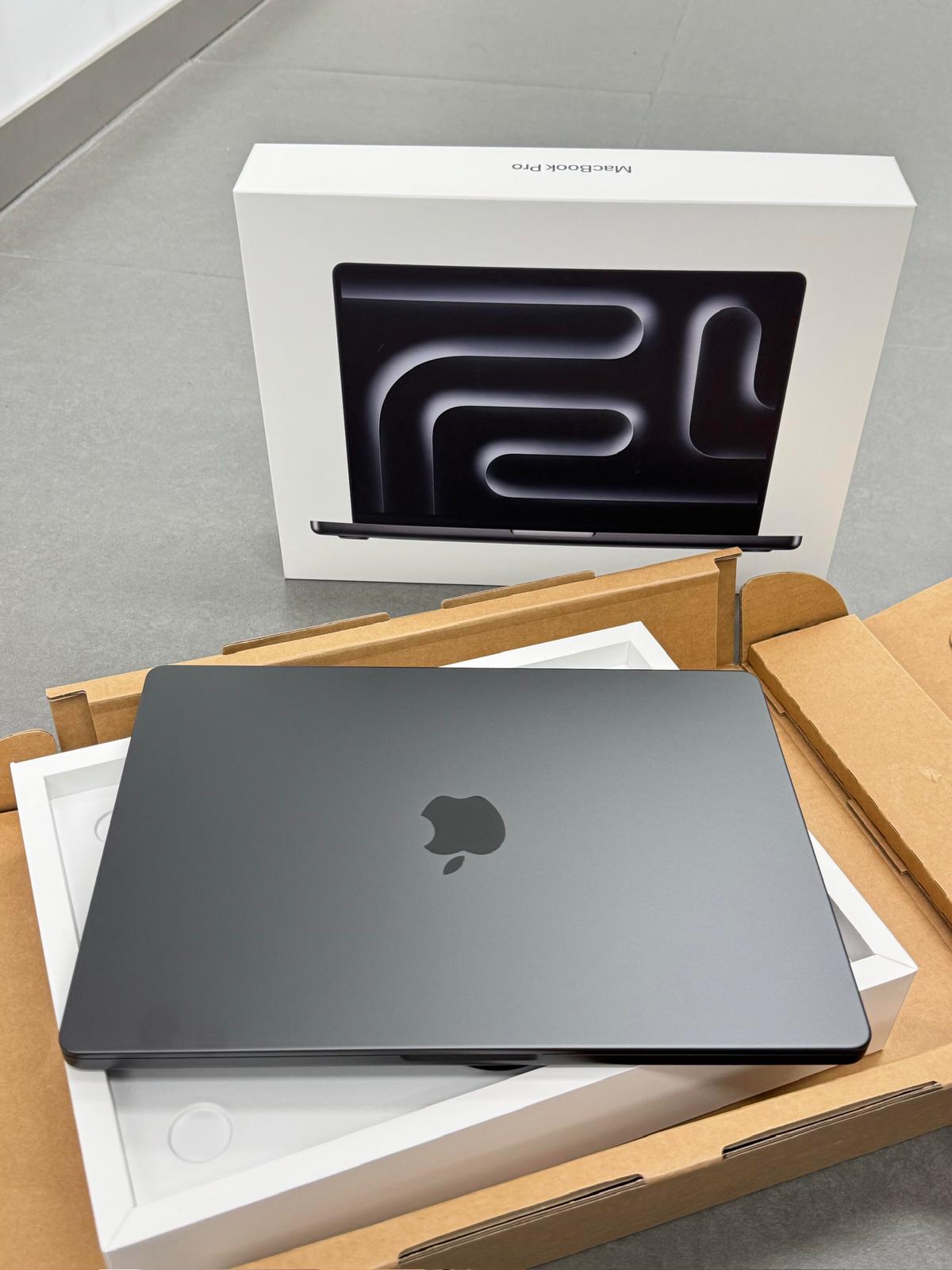 Apple Apple 14-inch MacBook Pro with M5 chip, 10 core CPU and 10 core GPU, 16GB Memory, 512GB SSD
